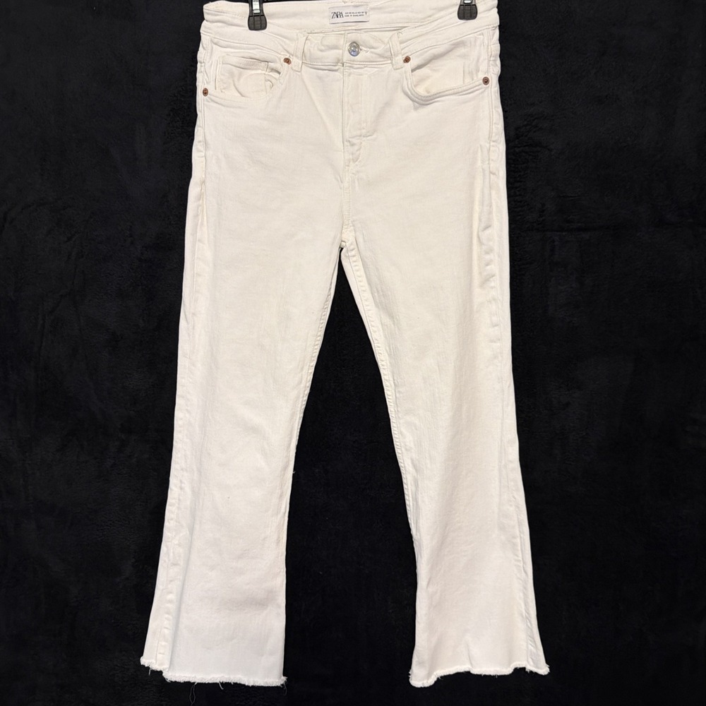 ZARA Flare Stretchy Jeans White Denim Raw Hem 5-Pocket 25' Inseam‎ Size 8